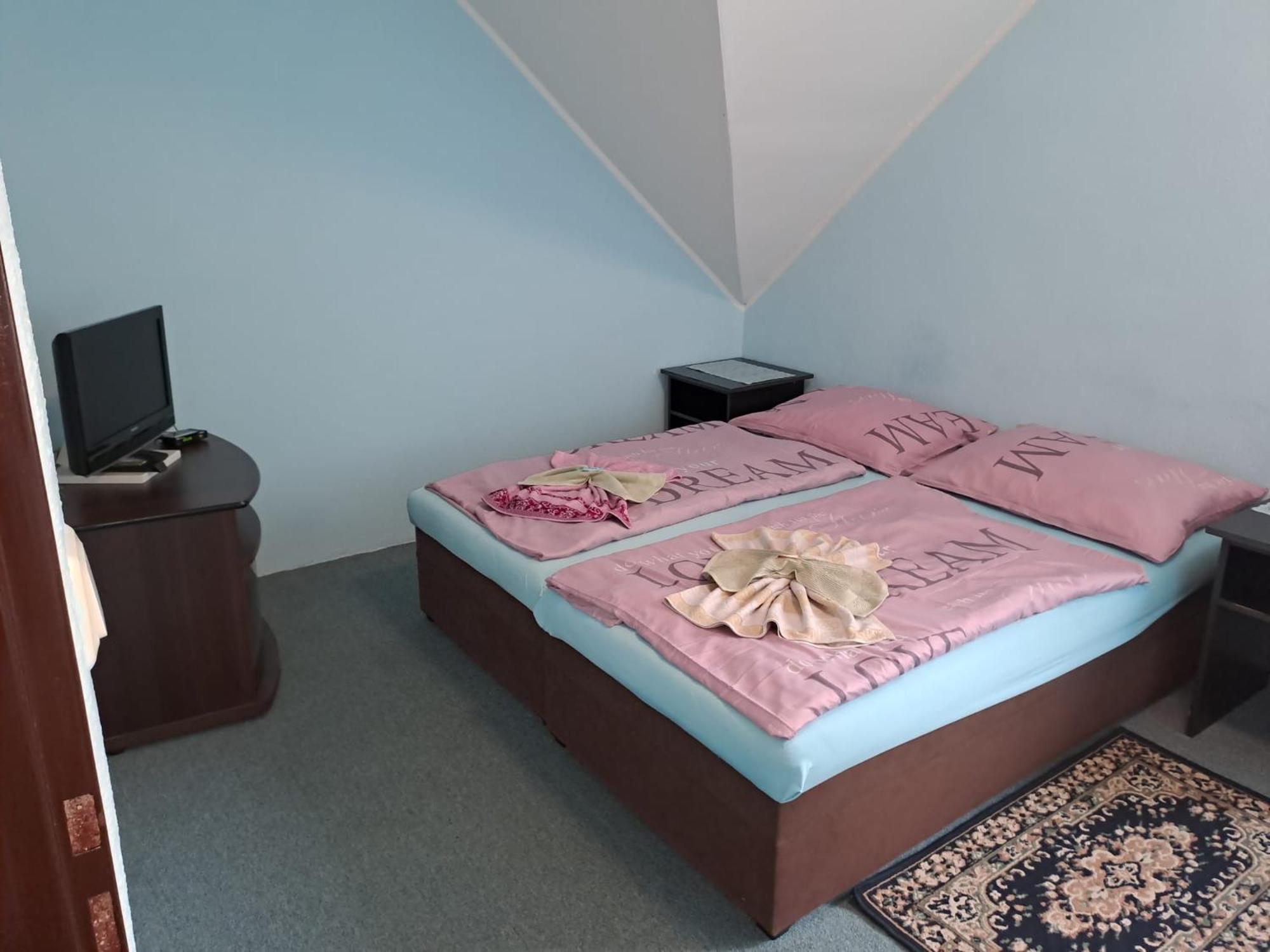 Hotel Kamenny Vrch ホムトフ エクステリア 写真